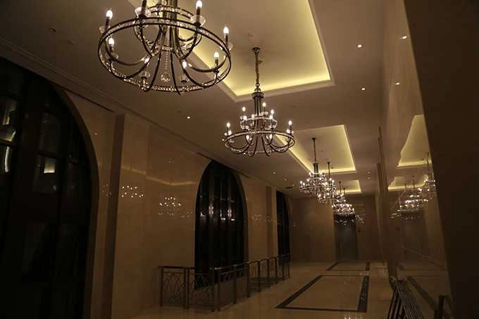 酒店走廊蜡烛灯