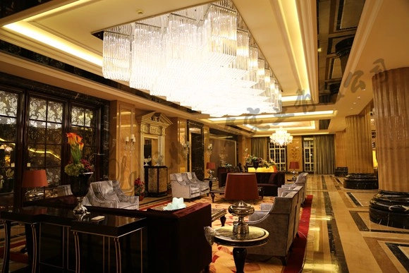 会所大堂吧大型定制水晶灯