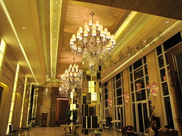 酒店大堂休息区吊灯