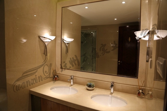 曙光之城 卫生间壁灯