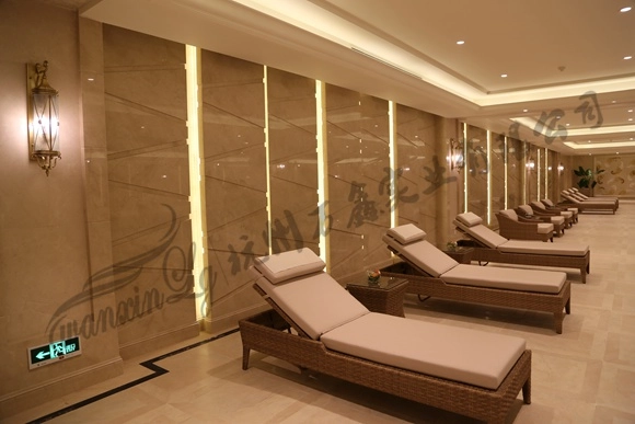 曙光之城 游泳池壁灯