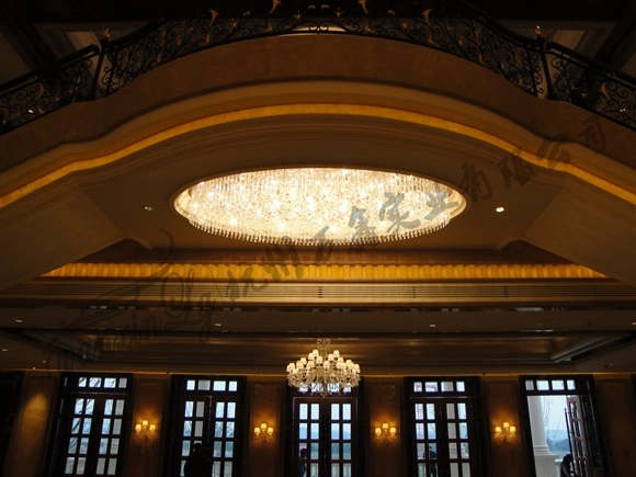 湘湖壹号会所楼梯下水晶吊灯